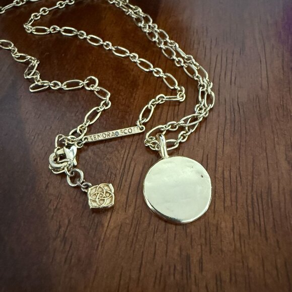 Kendra Scott Dira Gold-Plated Necklace Medallion Coin Textured Pendant Adjustabl - Picture 8 of 8